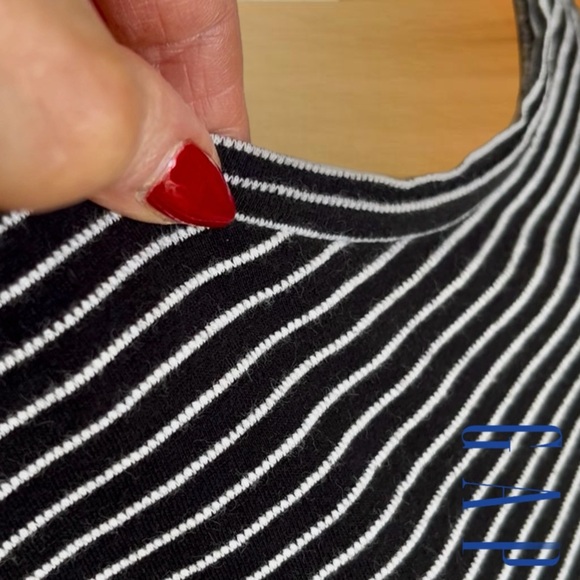 GAP Women's Black and White Striped Tee - Picture 4 of 6
